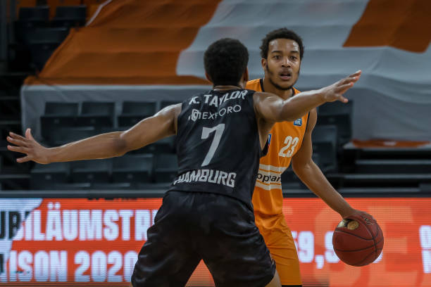 张馨的进球 张馨的进球