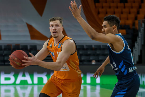 通过本赛季 通过本赛季